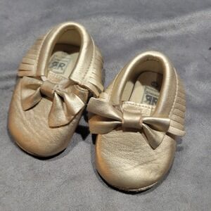 Romirus Baby Girl Gold Metallic Bow Fringe Soft Sole Moccasins‎ Size 3 Infant